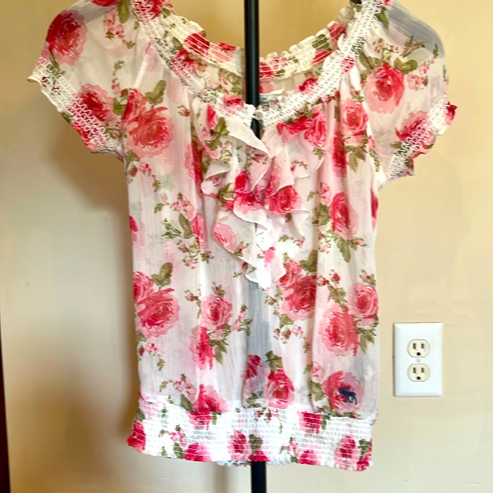 Abercrombie and Fitch Floral Short Sleeve Top size S Vintage!